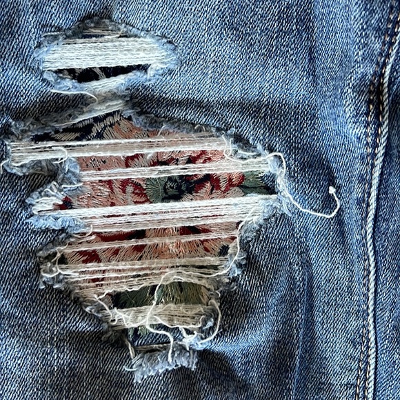 White House Black Market “The Skinny” - Picture 2 of 5